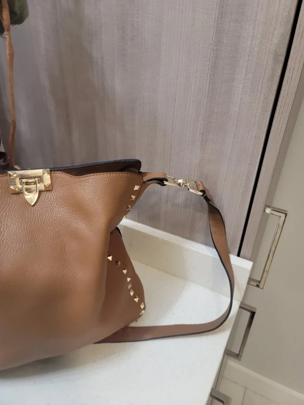 Valentino Garavani Rockstud Hobo Messenger Bag Brown Grain Leather - Picture 2 of 11